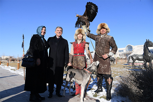 11. Cumhurbaşkanı Abdullah Gül ve Eşi Hayrünnisa Gül, Kazakistan’ın Türkistan Şehrini Ziyaret Etti